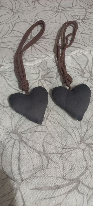 2 cortinados e 2 cordões com coração