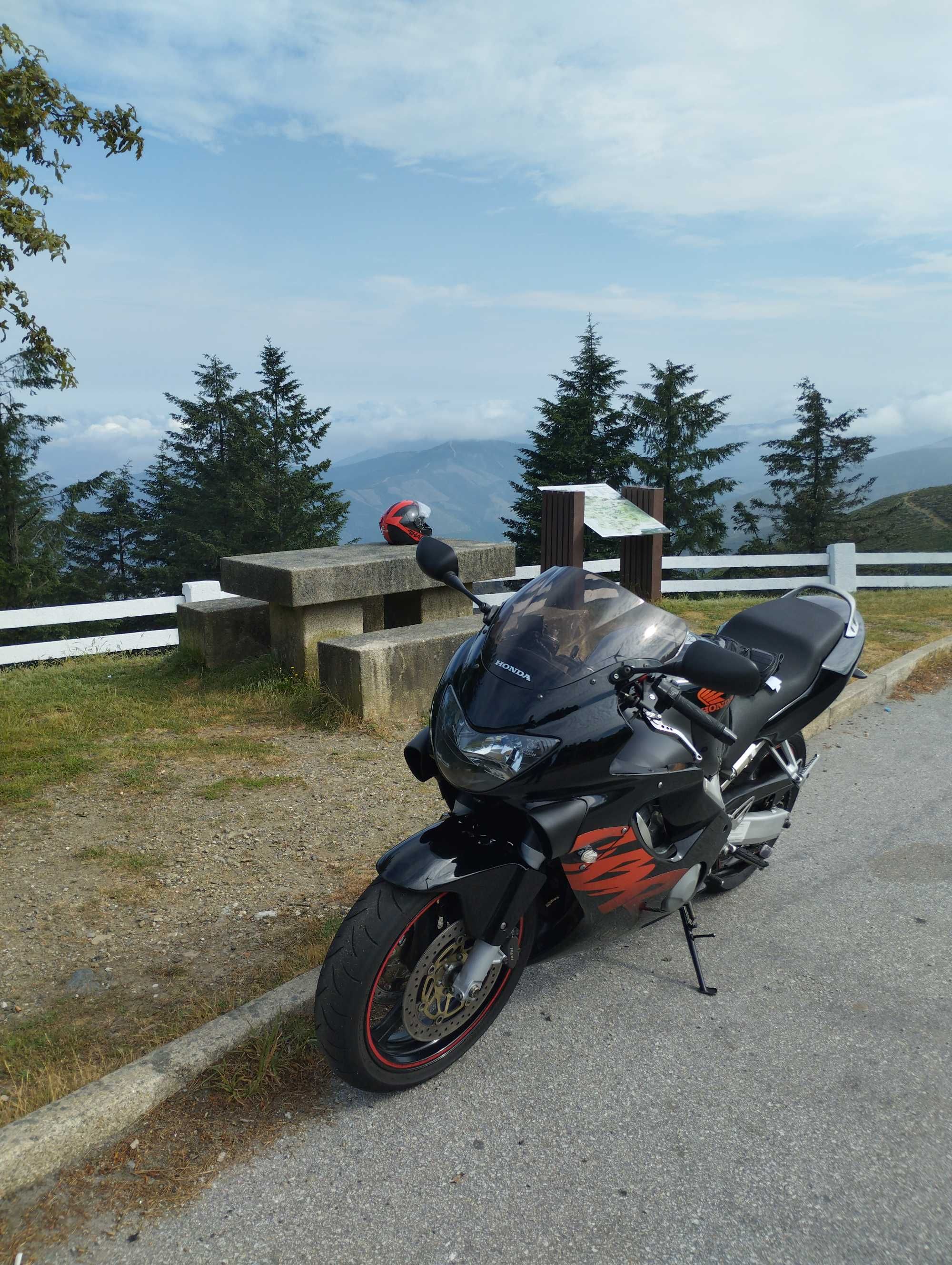 Honda CBR 600f como nova