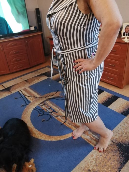 SUPER Nowa ołówkowa  dopasowana/elastyczna Sukienka z metką 48