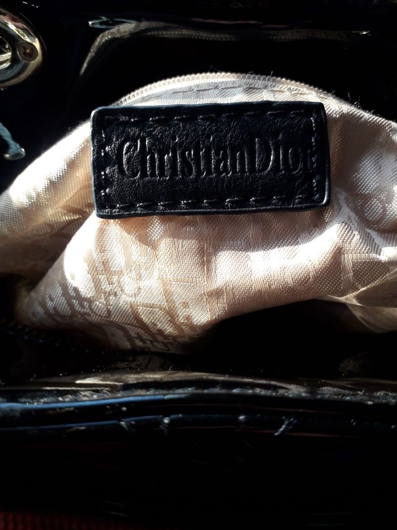 Сумка Christian Dior.