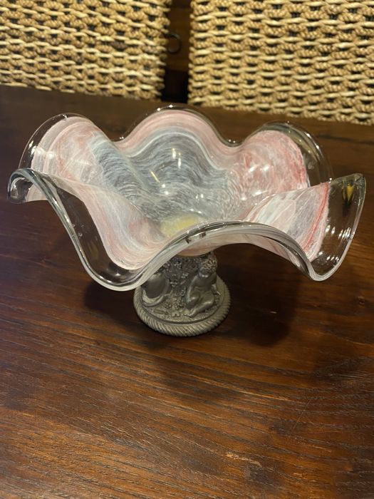 Fruteira/bombozeira com base em anjos