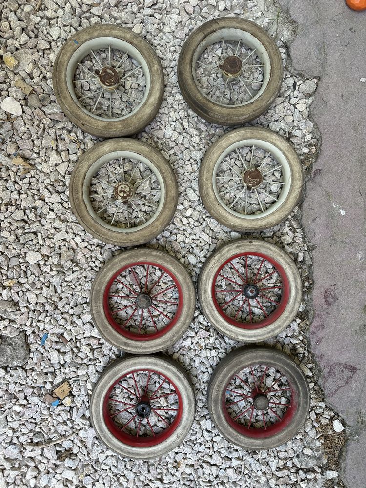 Rodas antigas de carrinho de bebe