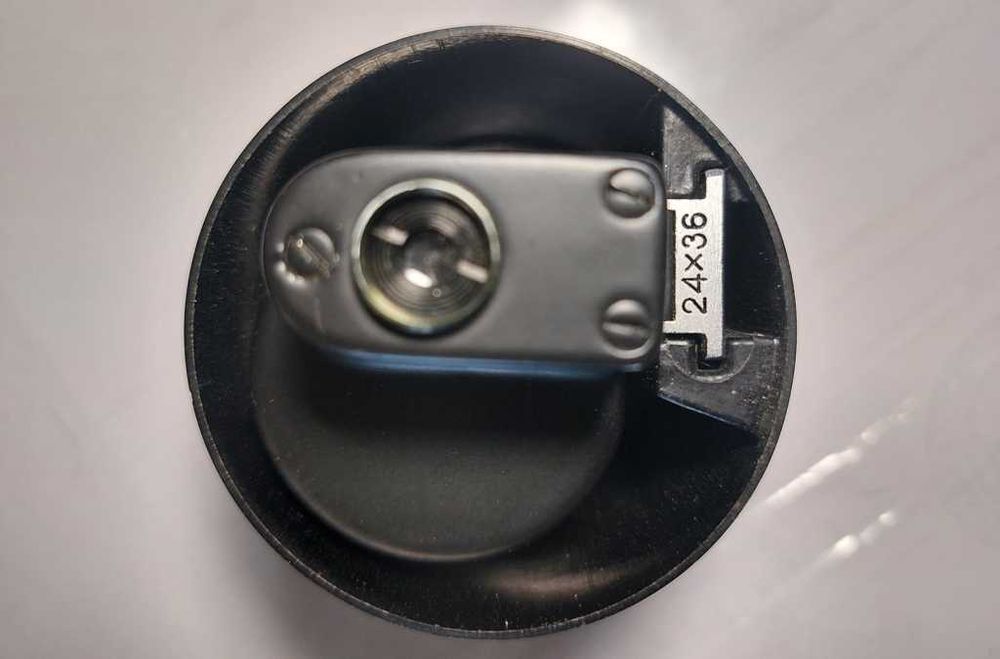 Фото відеошукач універсальний револьверного типу.