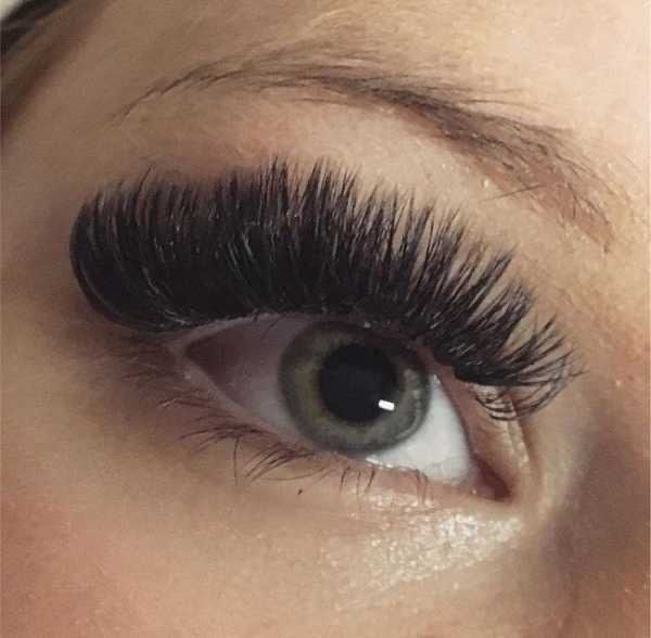 Нарощування вій