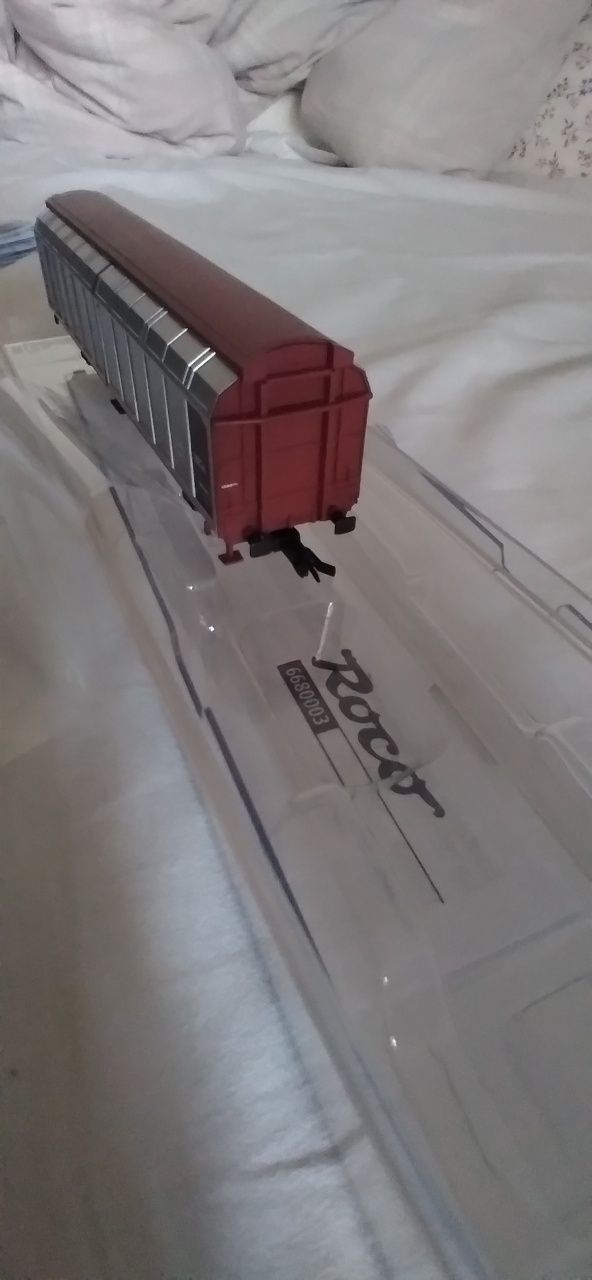 Wagon towarowy ze ścianą przesuwną typ Hbbillns  TT