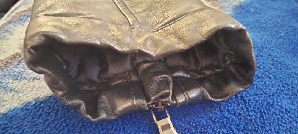 Курточка кожзам байкерская практически новая