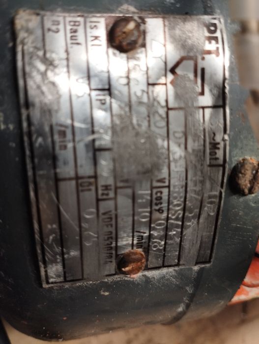 Silnik z przekładnią 230v