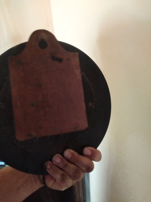 Zegar wiszący sygnowany na tarczy