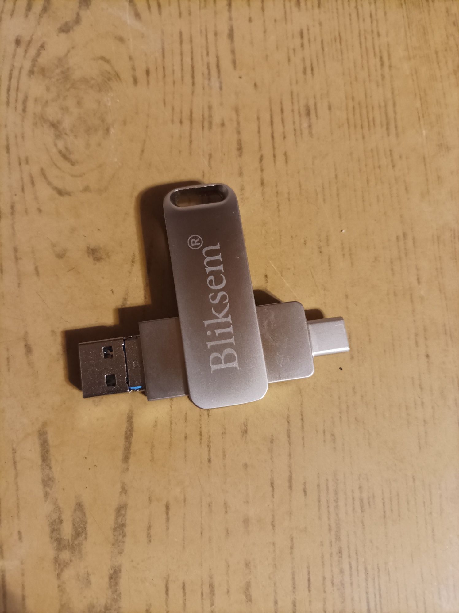 USB 3 в 1 на 64 gb.