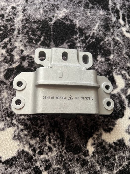 Подушка двигуна передн Прав/ліва LEMFORDER