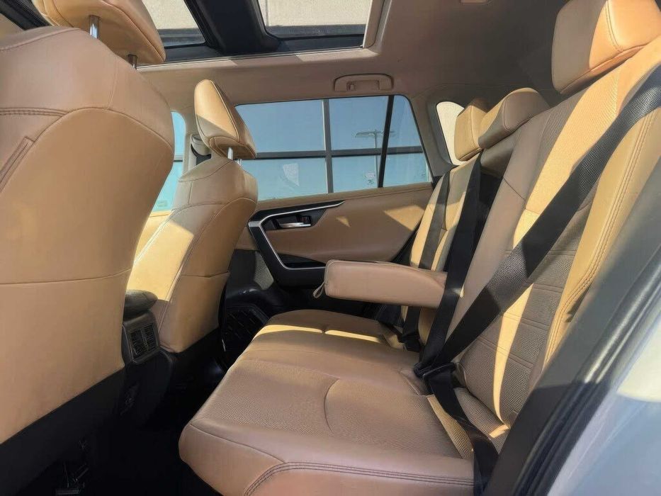 Toyota RAV4 Hybrid Limited      2021