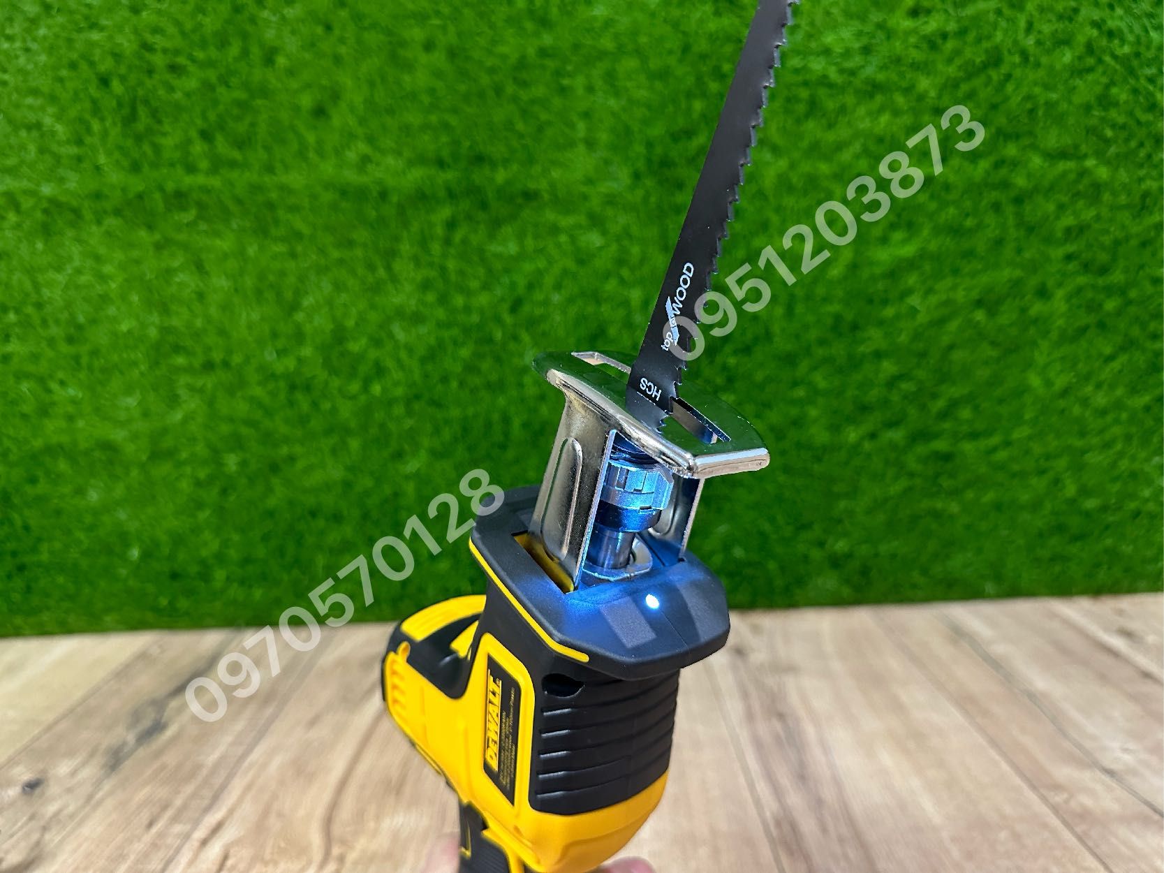 Аккумуляторная Сабельная пила DeWALT DCS312NT 24V 5Ah полотно 23мм
