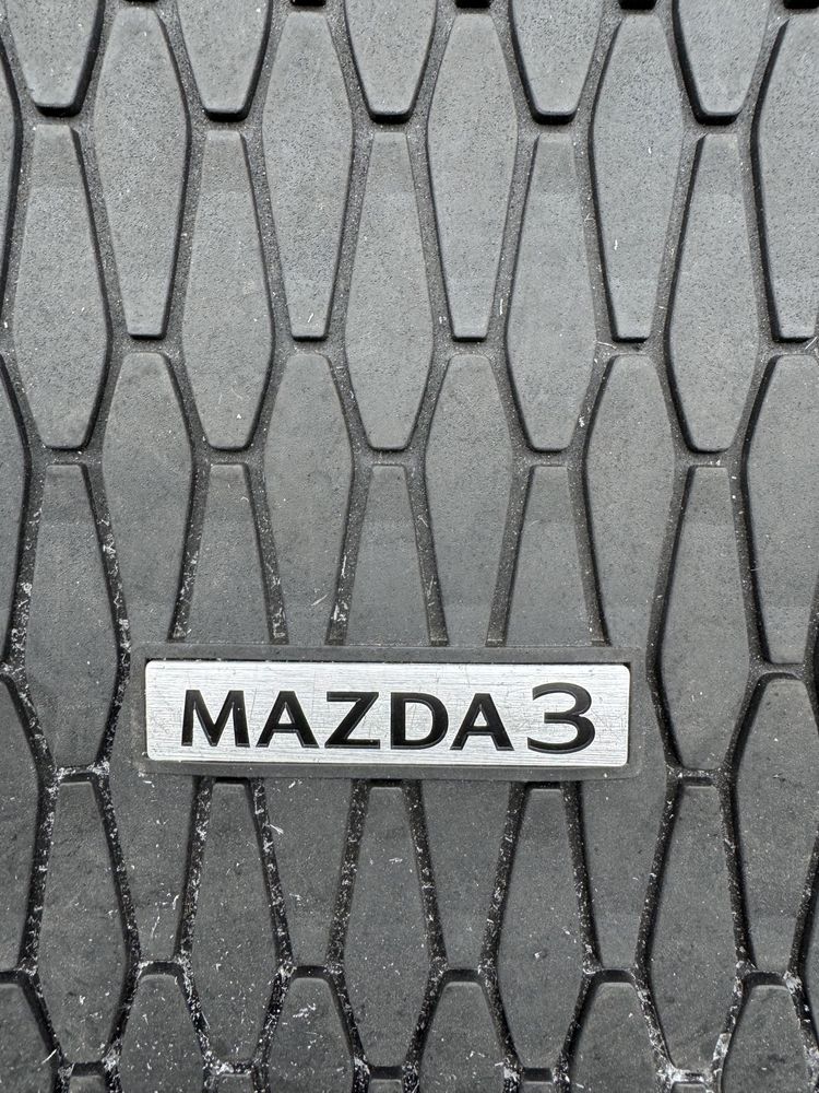 Оригінальний коврик килиму багажник резиновий на авто Mazda 3 2019 рік
