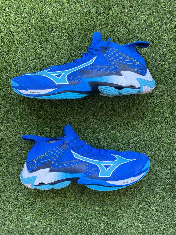 Волейбольні кросівки mizuno