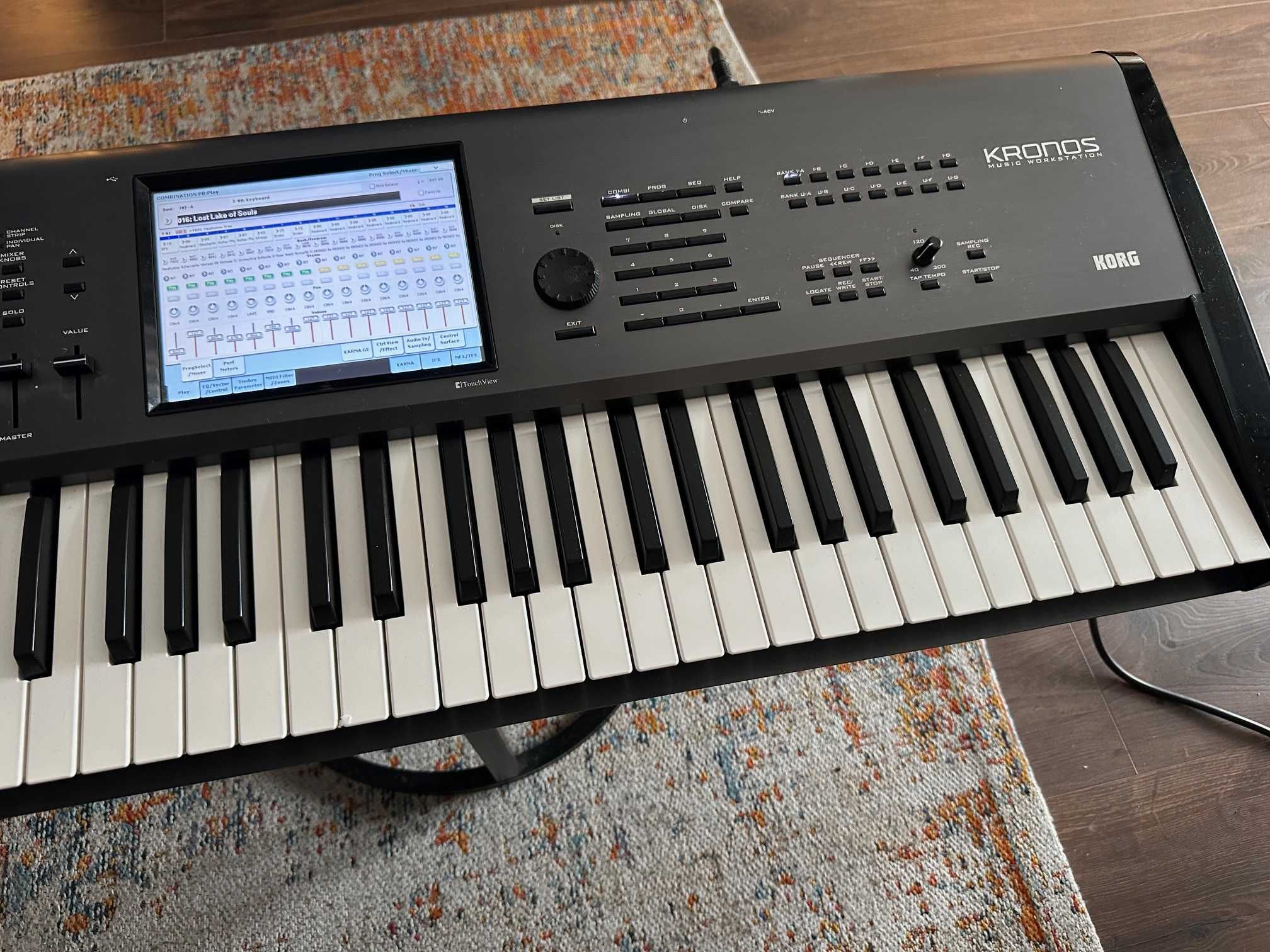 Korg Kronos 61, stan jak nowy
