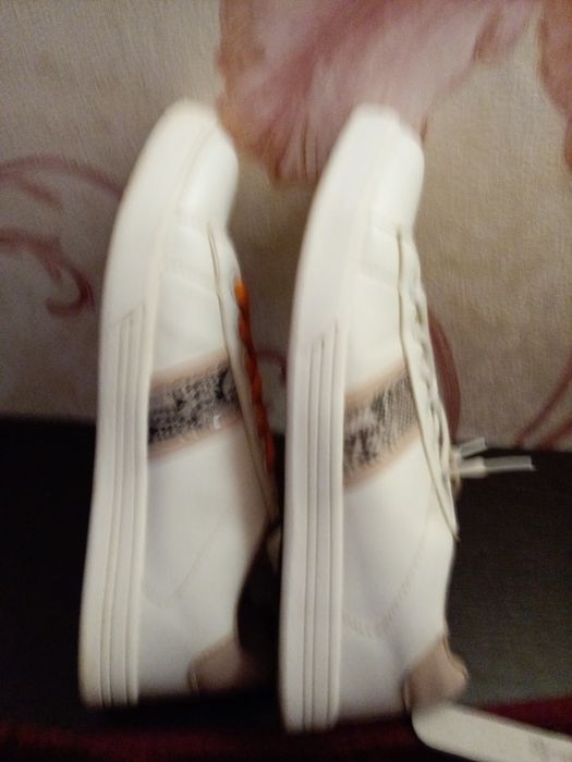 Белые кросовки 39