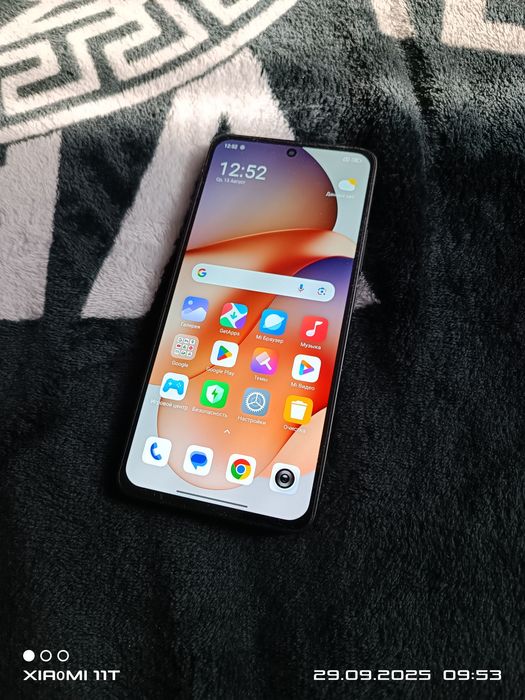 Продам Redmi note 13 на 8+8/256