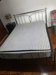 Cama de casal de ferro preto