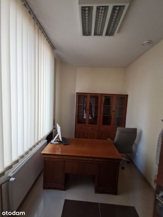 Ładne wyposażone biuro