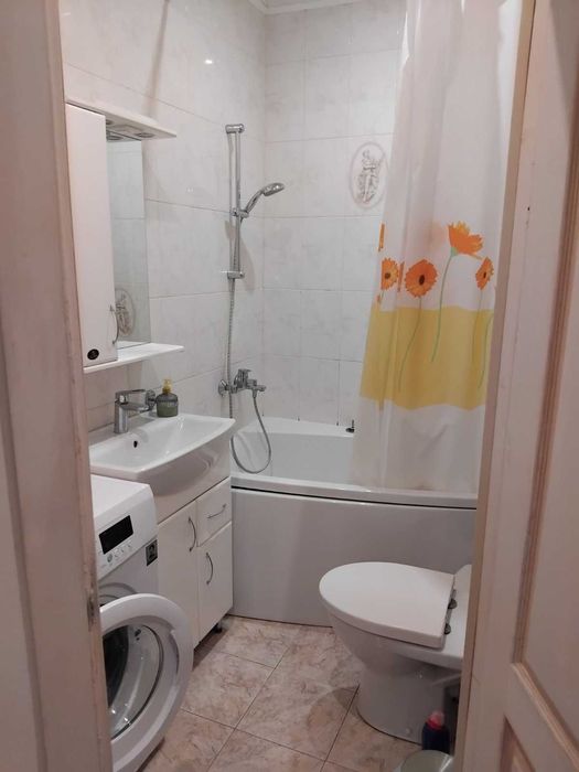 Оренда в центрі 2-х  квартири з студією-кухнею