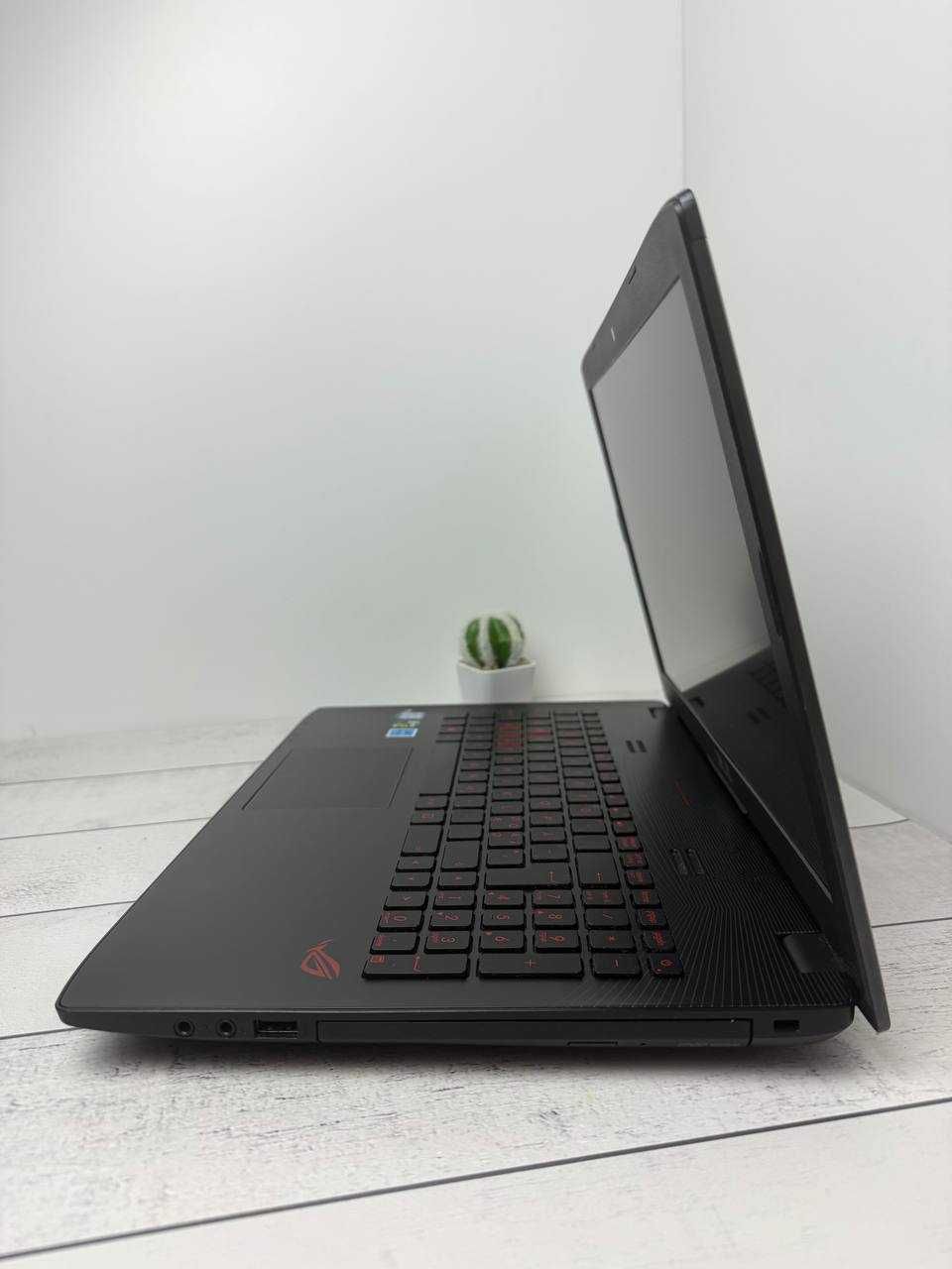 Asus GL552V intel  i7-6700HQ   GTX 960 2gb 8ram  ssd 256 Full HD