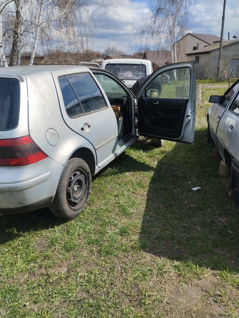 Ляда гольф 4 сірого кольору 1.8 т