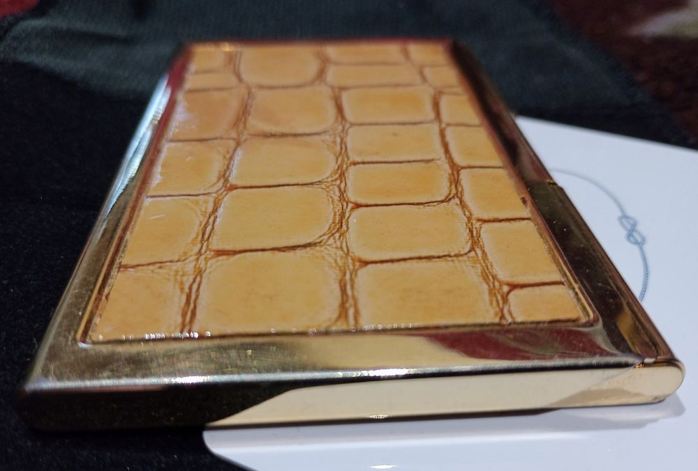 Визитница, кардхолдер