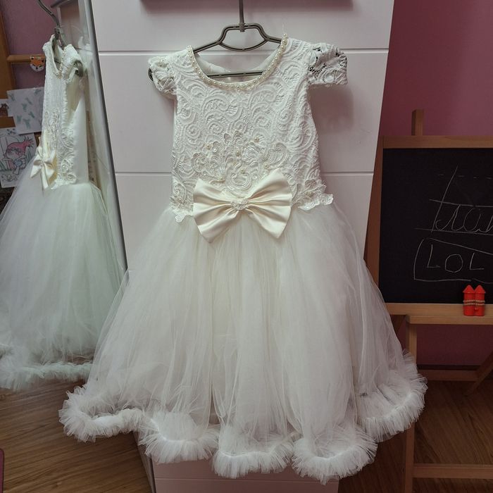 Плаття біле пишне на дівчинку