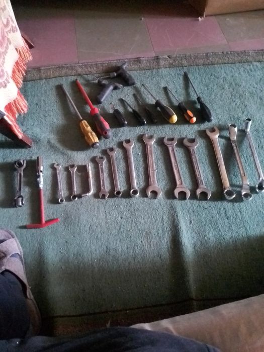 Ключи гаечные,молотки,отвертки,продам.