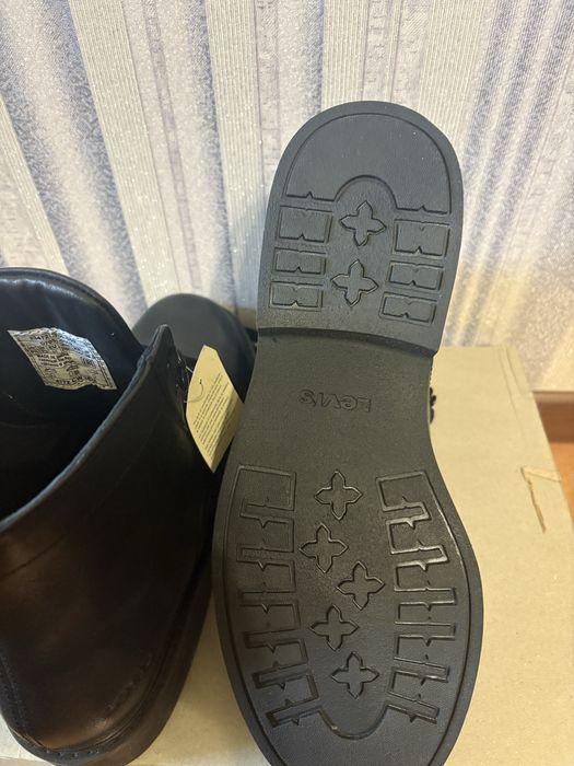 Взуття, черевики, чоботи Levi's Levi Strauss & Co розмір 41