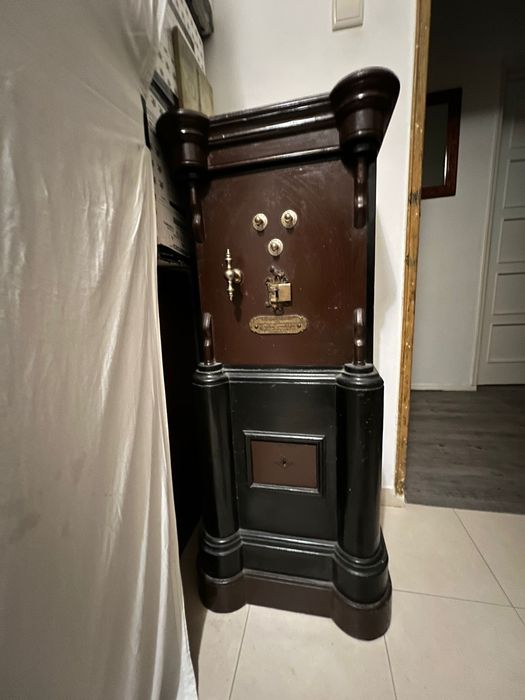 Cofre antigo ferro e madeira