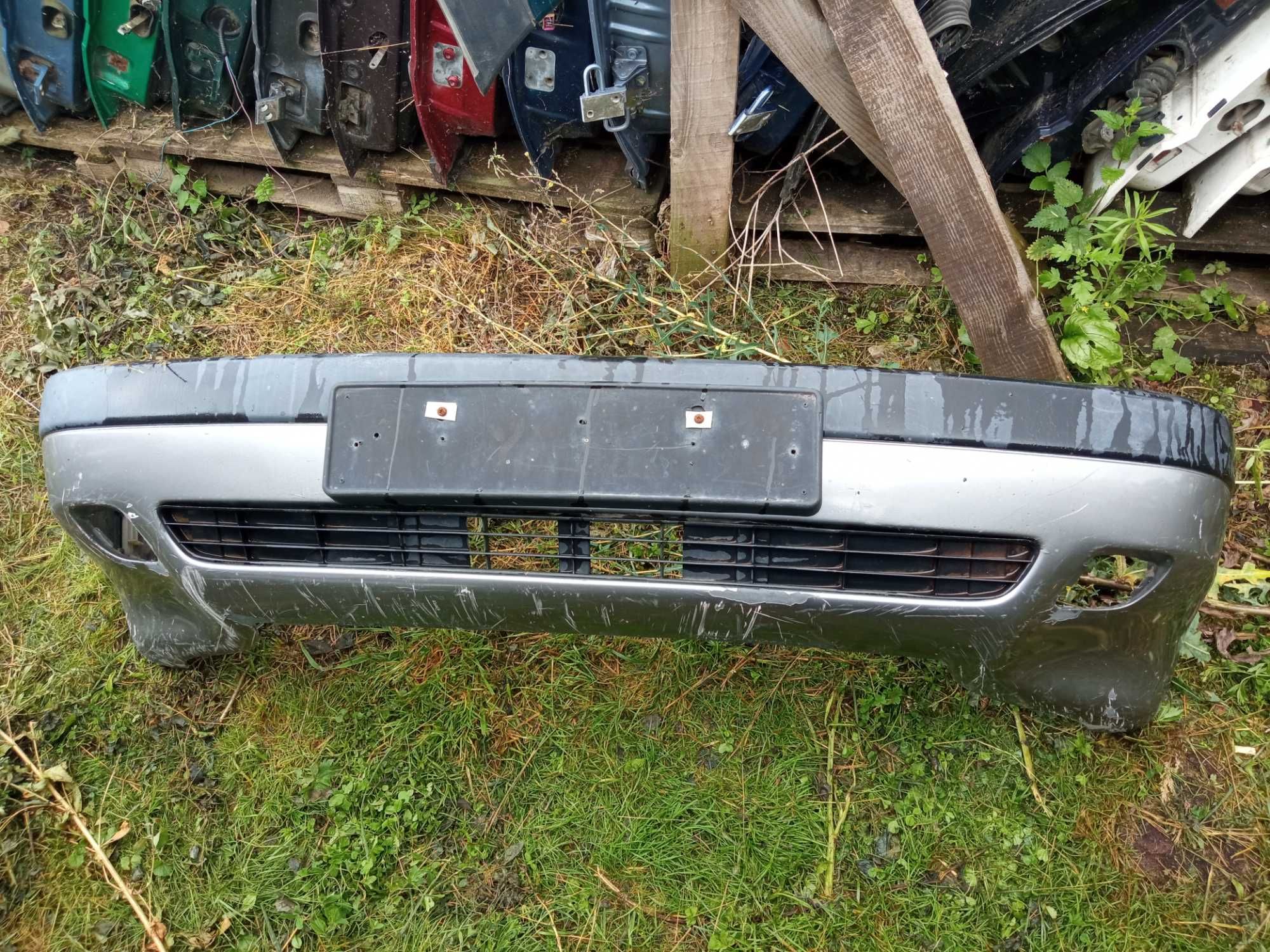Бампер передній передний Audi 80 B3 893807095 Седан Авторозборка