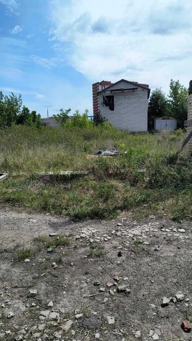 Продам участок під забудову або інвестицій МЖК  0,9 сот ,10000у.е.