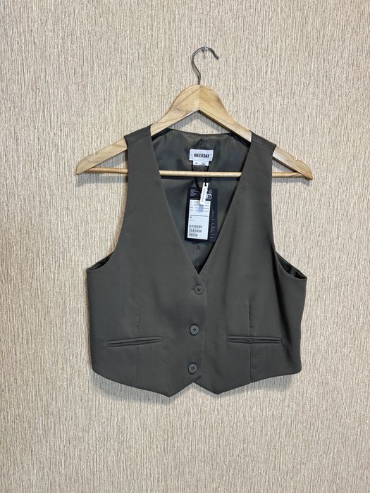 Стильний жилет на ґудзиках Weekday, оригінал , новий