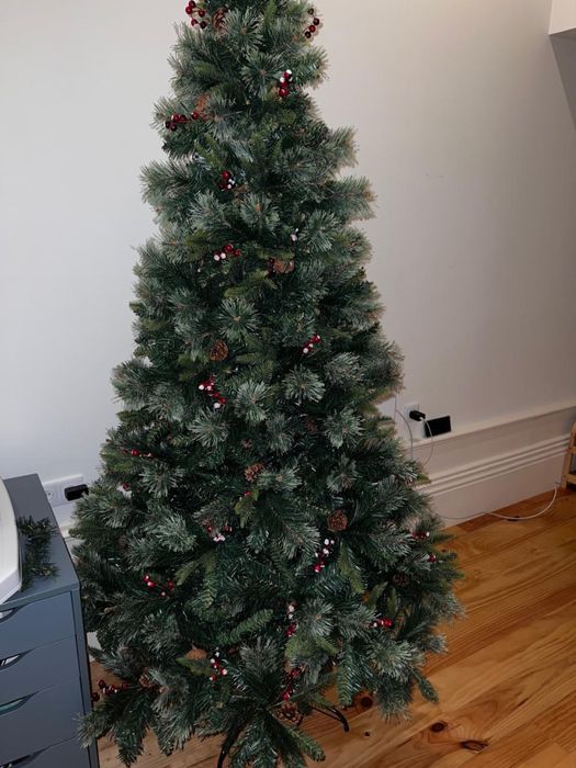 Árvore de Natal com decorações