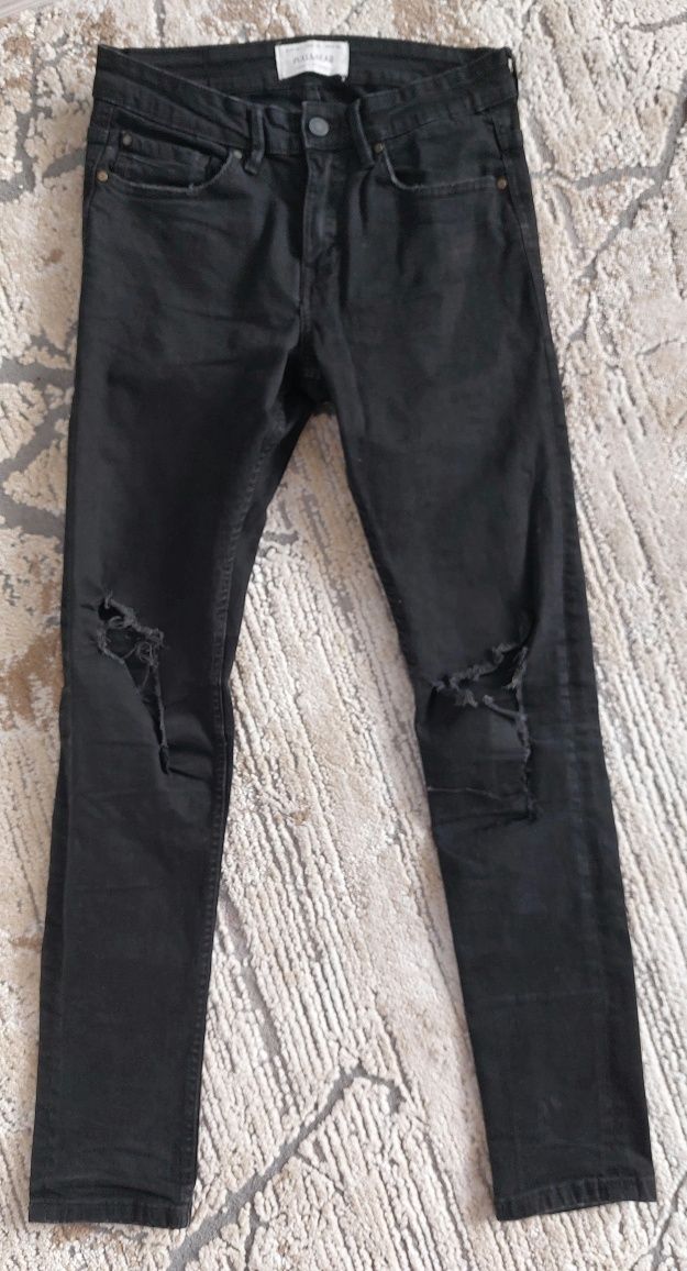 Spodnie jeansy Pull&Bear z dziurami