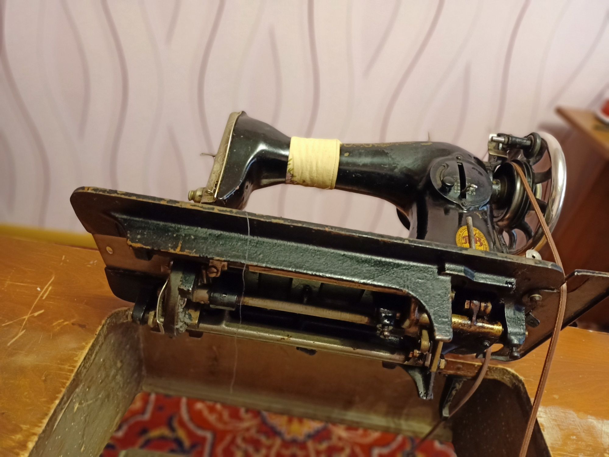 Швейная машинка механическая с ножным приводом