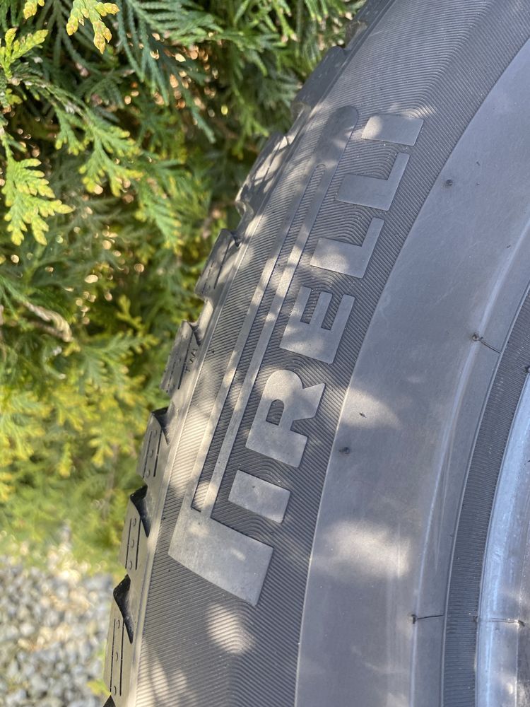 205/60/16 Sprzedam komplet opon Pirelli