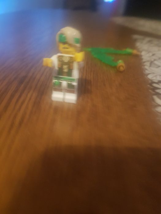 Sprzedam figurkę Lloyd z 16 sezony lego ninjago