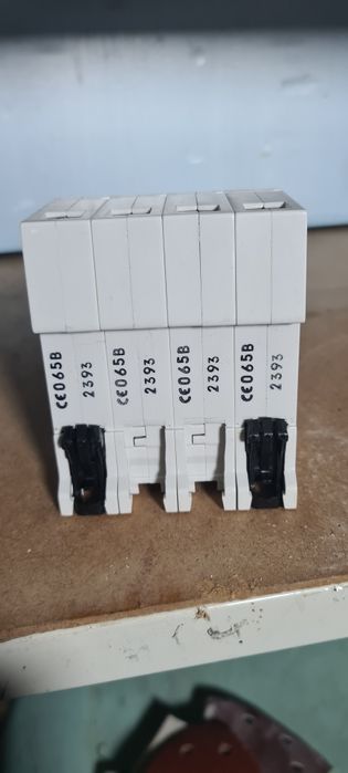 Disjuntor 4 polos
