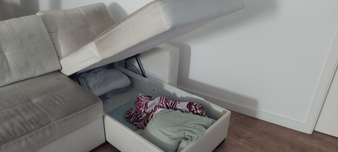 Sofá do IKEA em mau estado