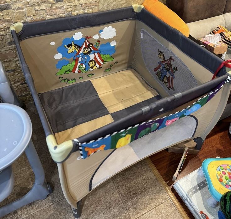 Дитячий манеж Carrello