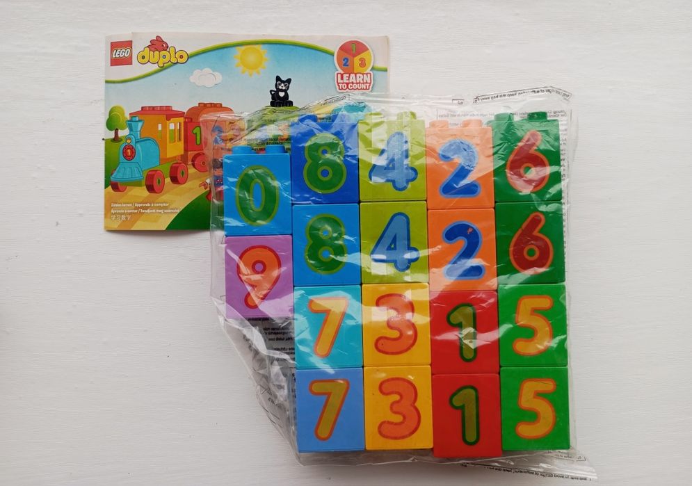 Лего потяг/поїзд з цифрами, додатково ще цифри в комплекті