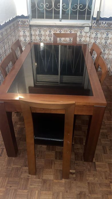 Mesa de jantar com 6 cadeiras