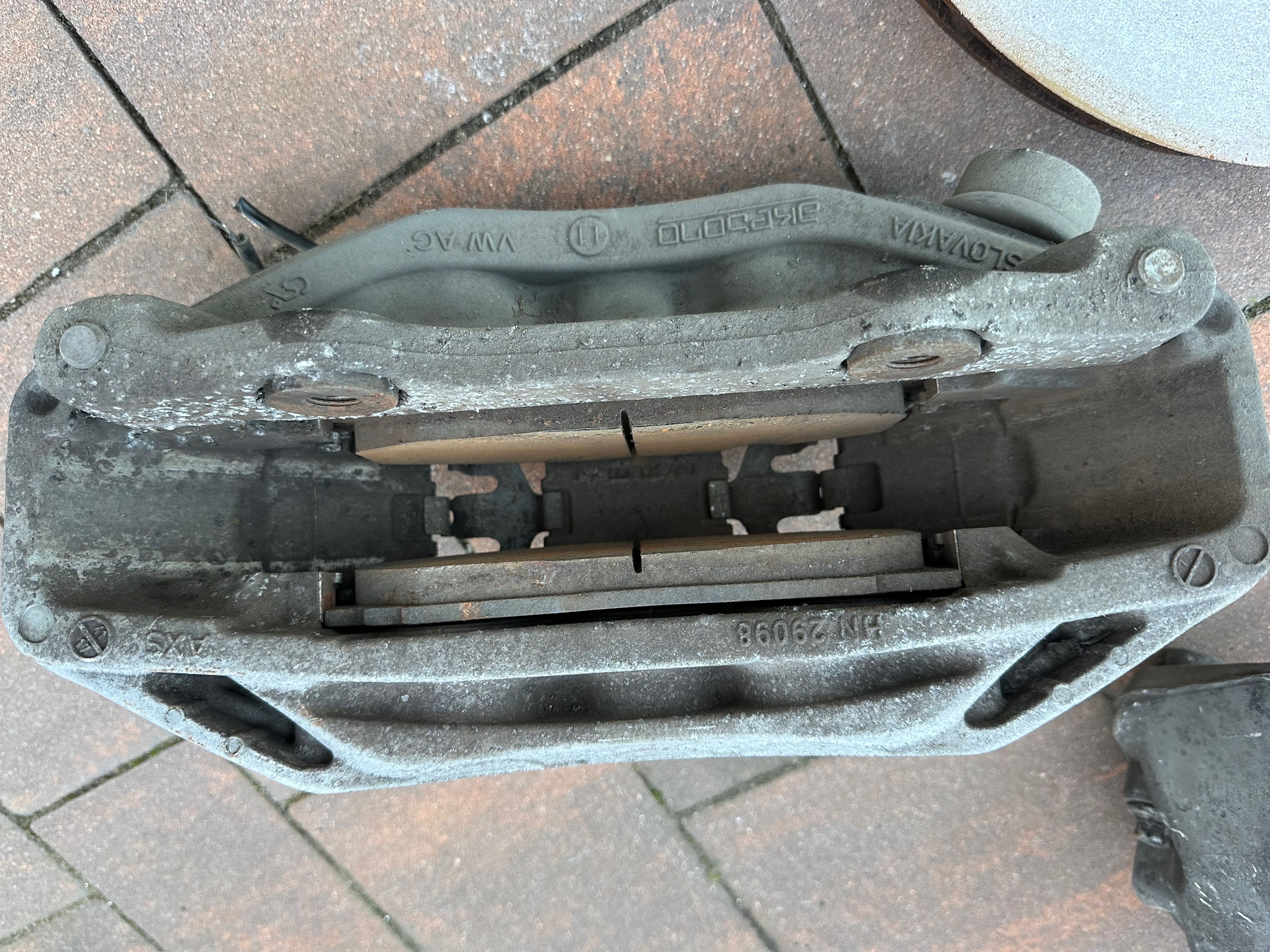 Hamulce tarcze zaciski 6-tłoczkowe Akebono swap Audi A7 A6 A8