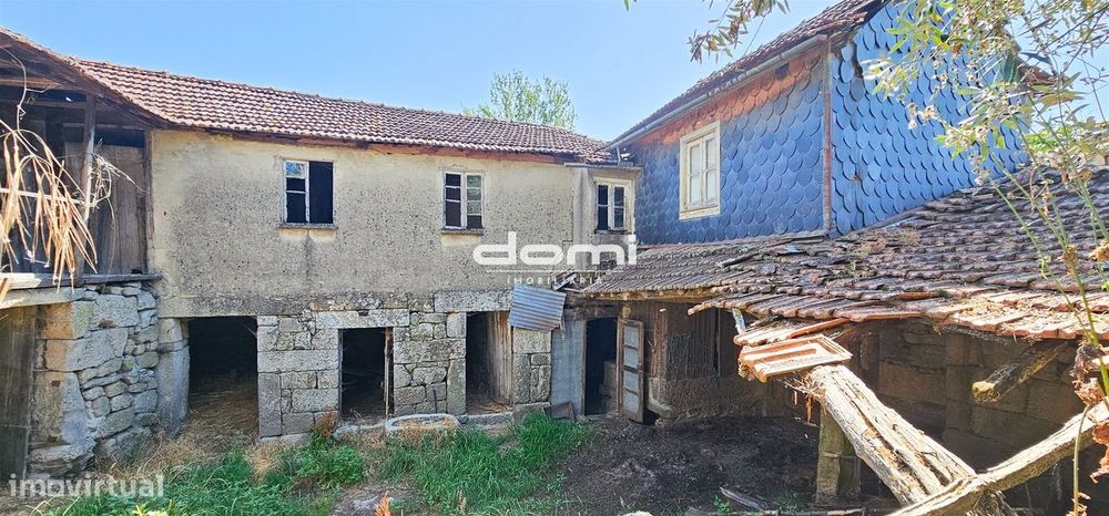 Moradia para reabilitar em Santa Cruz da Trapa