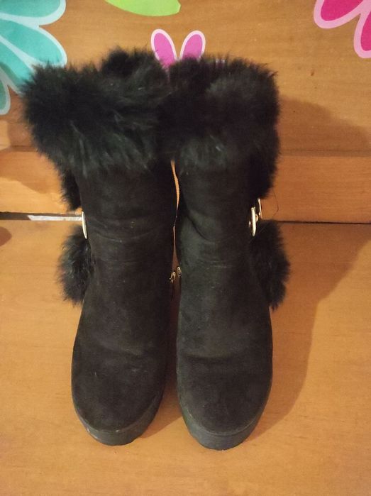 Чоботи зимові жіночі .