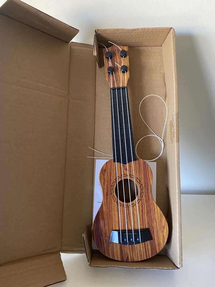 Ukelele novo com acessórios NEGOCIÁVEL