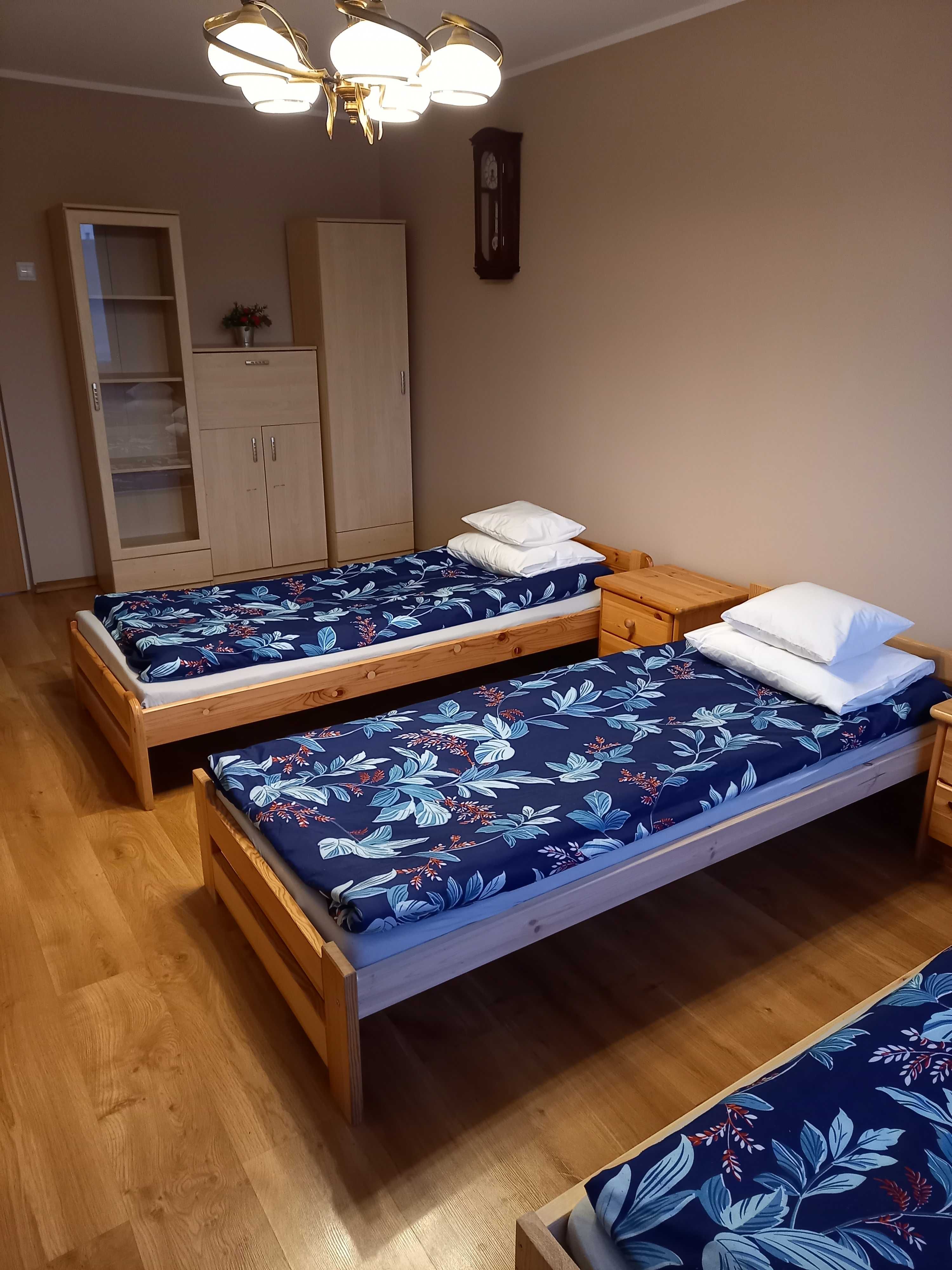 Dąbrowa, Tucznawa, noclegi dla pracowników