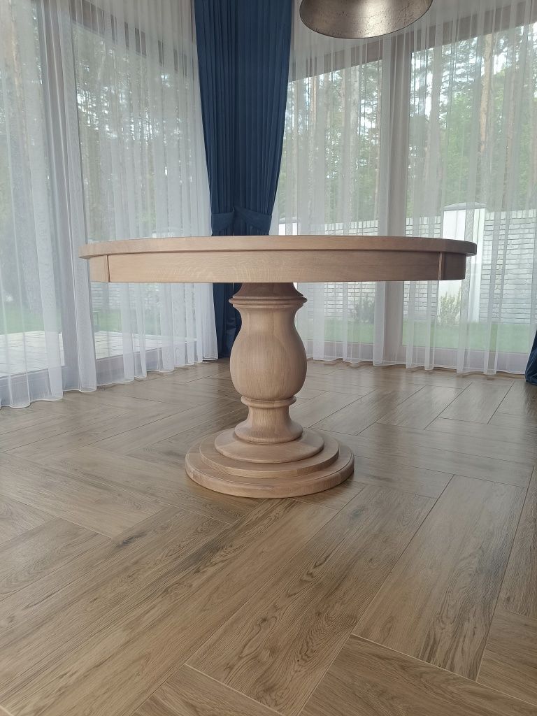 Okrągły stół dębowy model Tulipan lity dąb